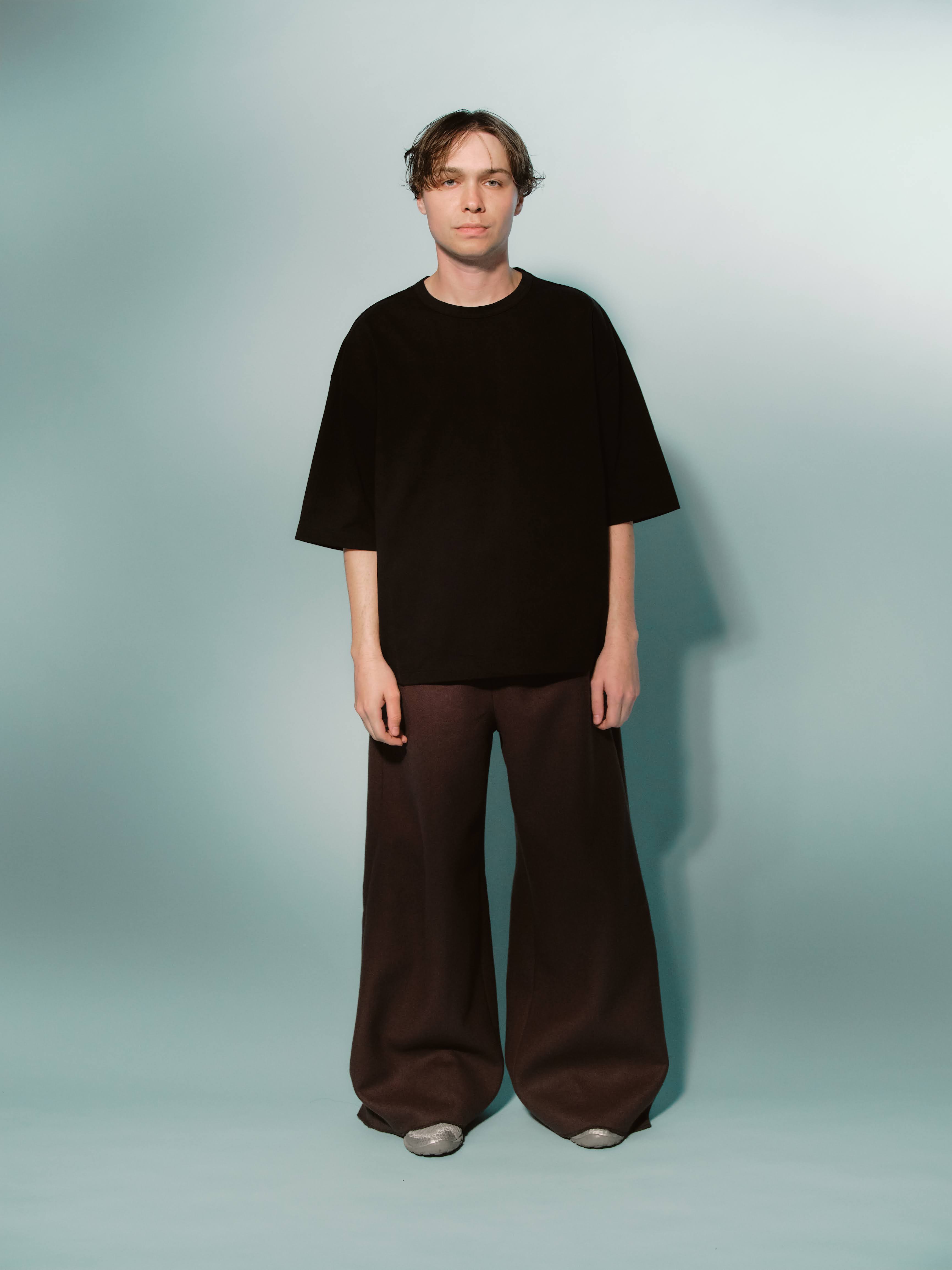 `THE FIRST` T-shirts -L-black
